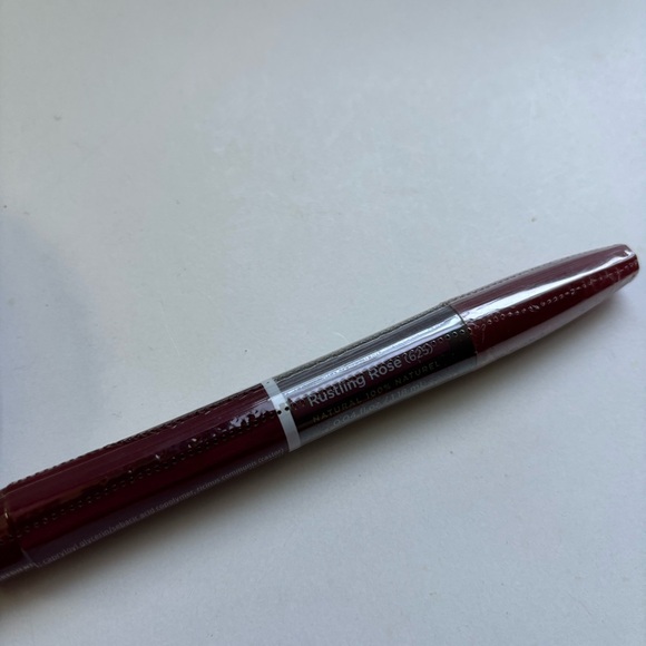 Burt's Bees 100 % Natural Moisturizing Tinted Lip Oil - Picture 3 of 4